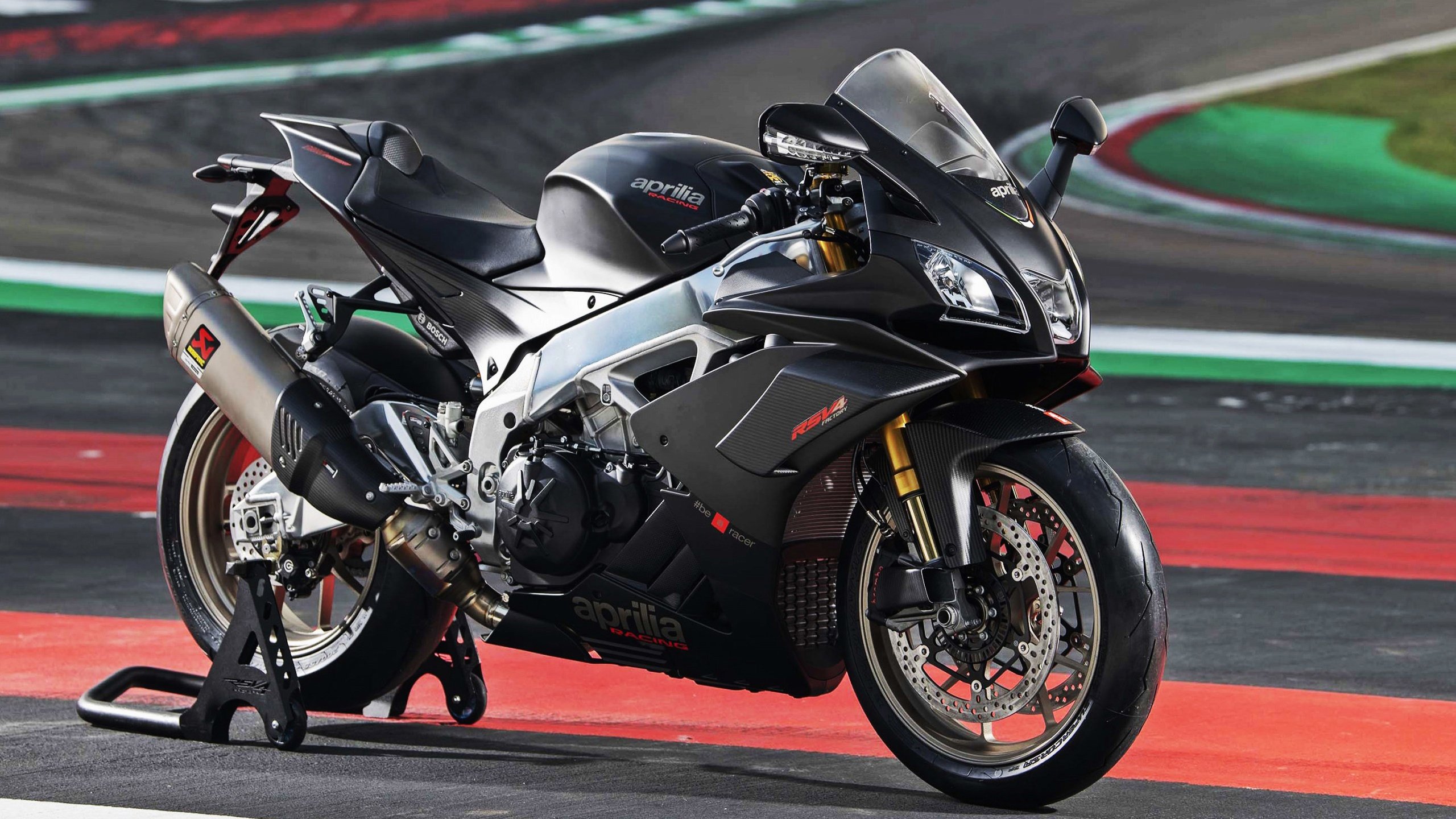 东方的墙,北欧的矛,当德甲争冠战的命门,系于一场跨越大陆的封锁