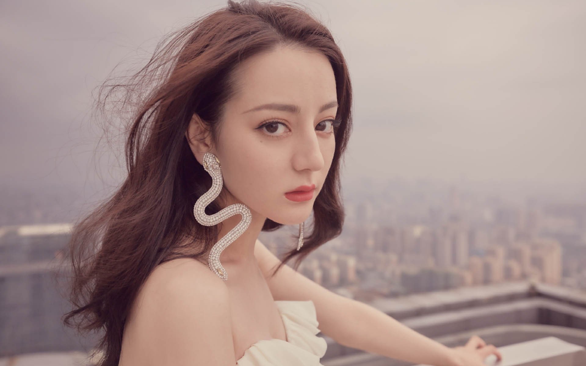 绝境之光，霍勒迪于东决关键战之夜，铸就攻防一体的完美独白